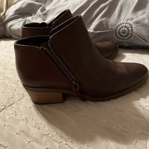 Brown booties. Excellent condition! NEW! 🍁